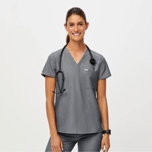 Figs Women’s Catarina Graphite One Pocket Scrub Top